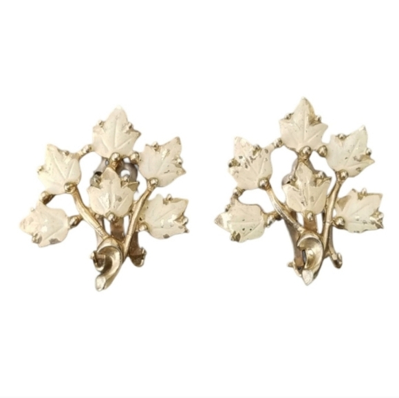 Vintage Jewelry - VINTAGE 1950S GOLDTONED & CREAM ENAMEL DETAILED LEAF DESIGN CLIP ON EARRINGS